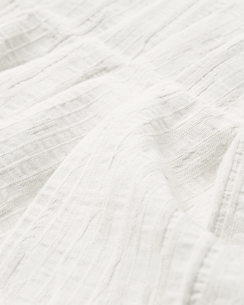 CMBRINDA - KURZES KLEID MIT BALLONEFFEKT IN WOLLWEISS