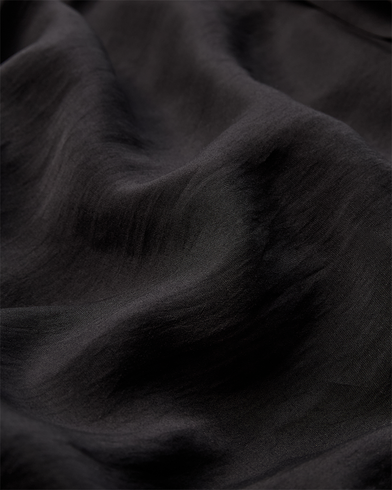 CMMOLLY - OFF-SHOULDER KLEID MIT RÜSCHENBESATZ IN SCHWARZ