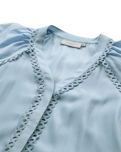 CMMOLLY – HEMD MIT CUT-AND-SEW-SPITZE IN BLAU
