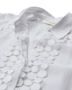CMMOLLY – HEMD MIT CUT-AND-SEW-SPITZE IN WEISS