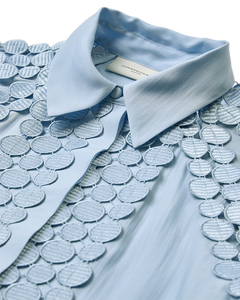 CMMOLLY – HEMD MIT CUT-AND-SEW-SPITZE IN BLAU