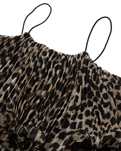 CMKIRA – PLISSIERTES KLEID MIT RÜSCHEN IN LEOPARD