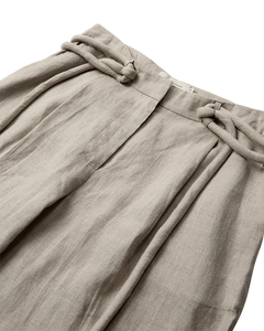 CMNATULI – HOSE MIT KORDELDETAILS IN BEIGE