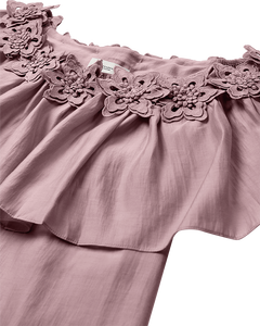 CMMOLLY - OFF-SHOULDER HEMD MIT HANDGENÄHTEN BLUMEN IN ROSA