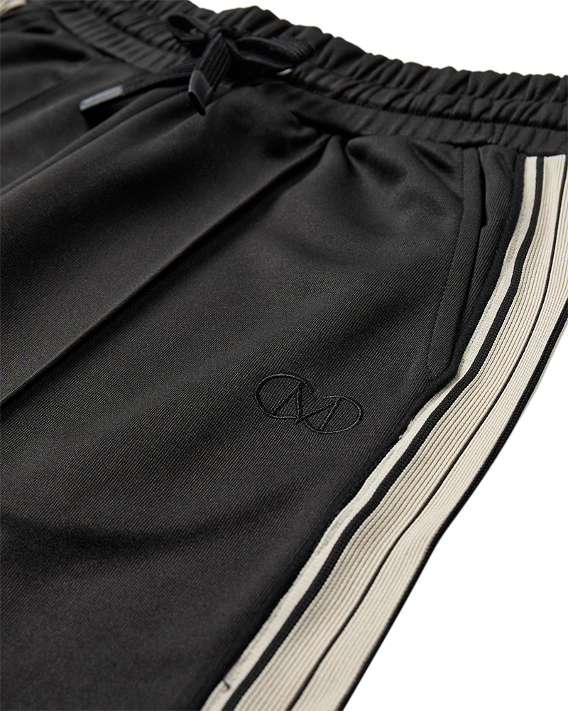 CMADA - SHORTS IN SCHWARZ