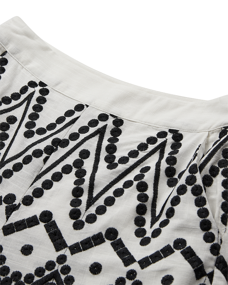 CMEMBROIDERY - SHORTS MED ALLOVER BRODERI I HVID OG SORT