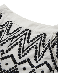 CMEMBROIDERY - SHORTS MED ALLOVER BRODERI I HVID OG SORT
