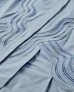 CMSHIRLEY – HEMDKLEID MIT CUT-AND-SEW-SPITZE IN BLAU