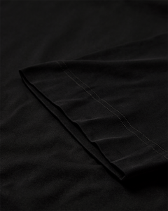 CMMUSE – T-SHIRT MIT PRINT IN SCHWARZ
