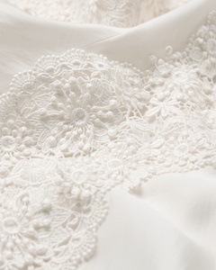 CMMOLLY – HEMD MIT SPITZE IN WOLLWEISS