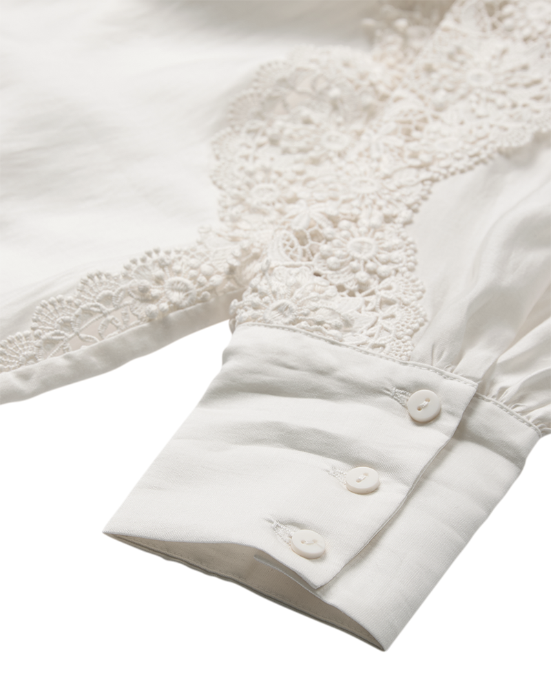 CMMOLLY – HEMD MIT SPITZE IN WOLLWEISS