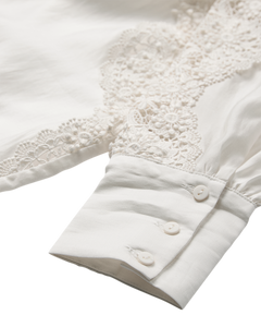 CMMOLLY – HEMD MIT SPITZE IN WOLLWEISS