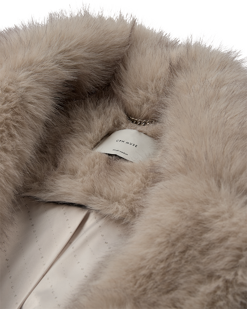CMPLUSHY – WESTE AUS KUNSTFELL IN BEIGE