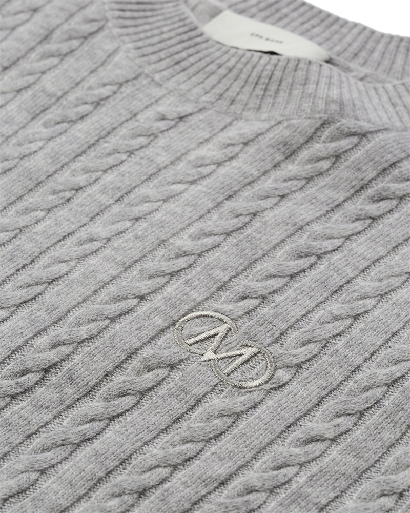 CMCASHMERE – PULLOVER MIT LOGODETAIL IN GRAU