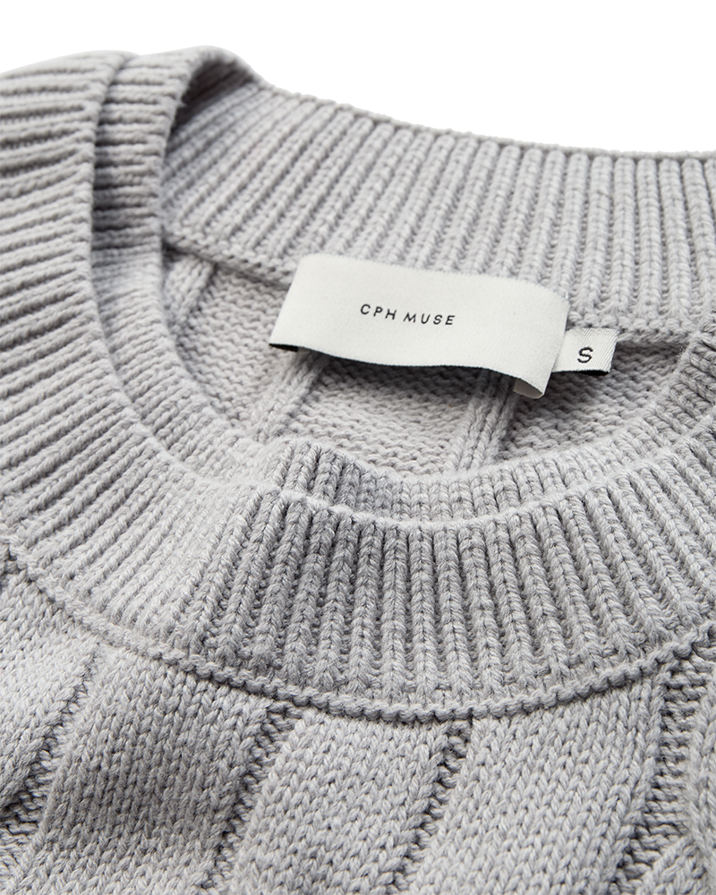 CMCOTTON – ZOPFSTRICK-PULLOVER MIT LOGOSTICKEREI IN GRAU