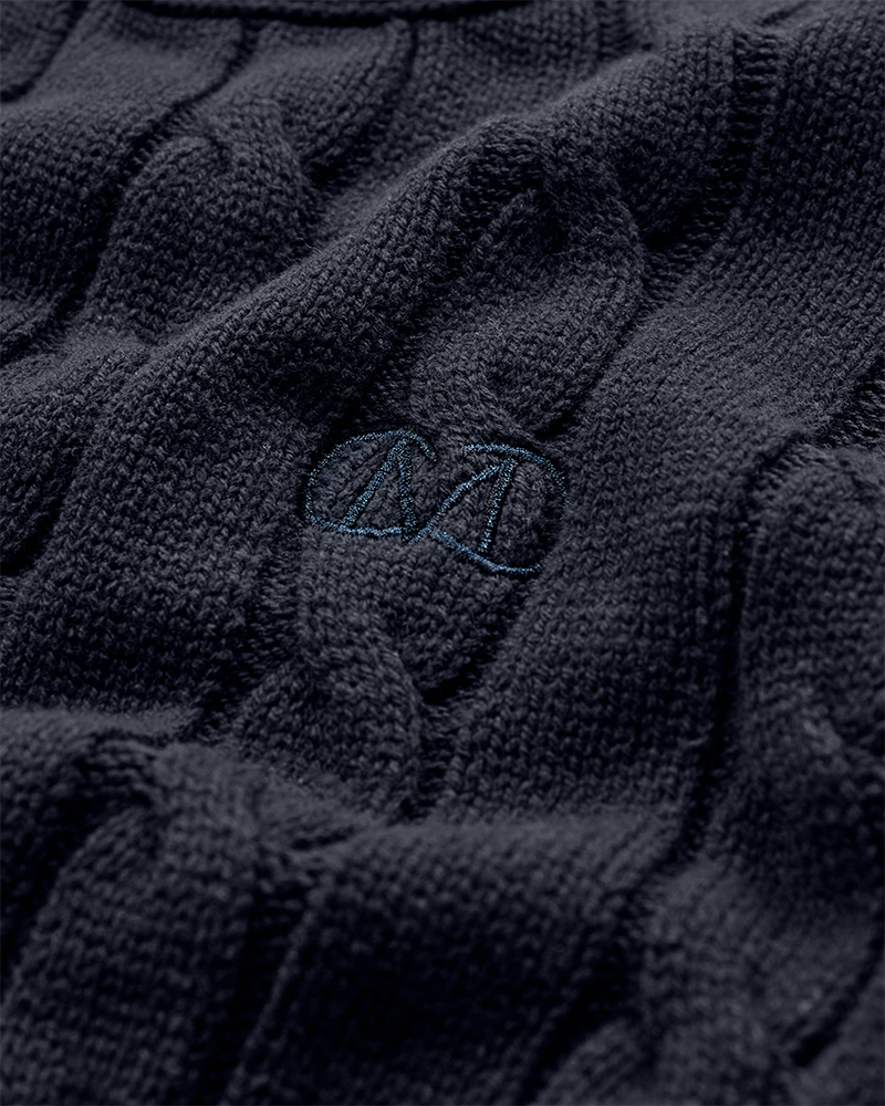 CMCOTTON – ZOPFSTRICK-PULLOVER MIT LOGOSTICKEREI IN BLAU