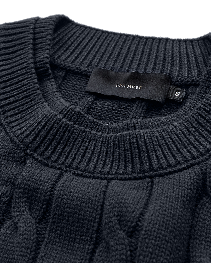 CMCOTTON – ZOPFSTRICK-PULLOVER MIT LOGOSTICKEREI IN BLAU