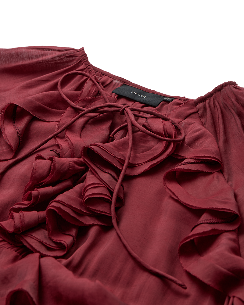 CMNORMA – LANGES KLEID MIT RÜSCHEN IN ROT