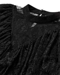 CMMARTA – BLUSE MIT SPITZE UND RÜSCHEN IN SCHWARZ