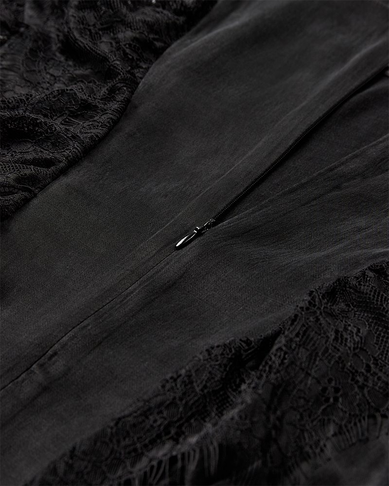CMMARTA – KLEID MIT RÜSCHEN IN SCHWARZ