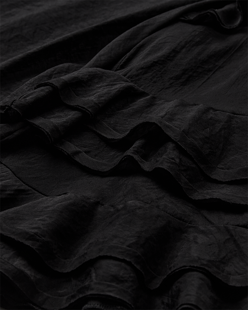 CMNORMA – BLUSE MIT RÜSCHEN IN SCHWARZ