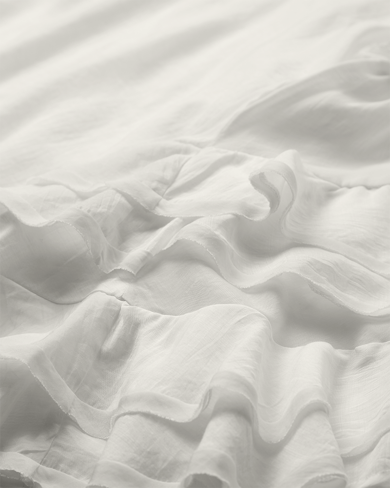 CMNORMA – BLUSE MIT RÜSCHEN IN WOLLWEISS