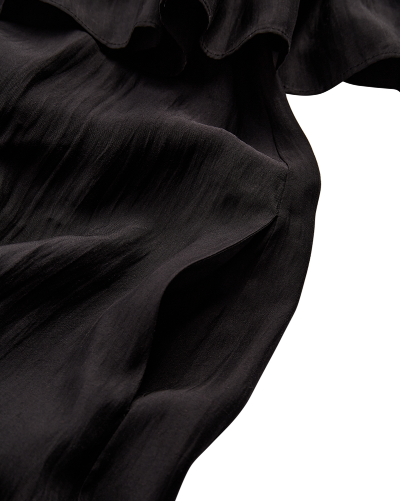 CMMOLLY – KLEID MIT RÜSCHE UND GÜRTEL IN SCHWARZ