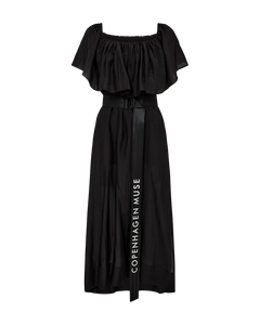 CMMOLLY – KLEID MIT RÜSCHE UND GÜRTEL IN SCHWARZ