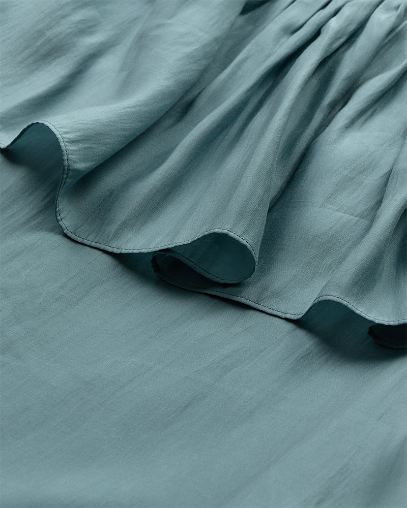 CMMOLLY – KLEID MIT RÜSCHE UND GÜRTEL IN BLAU