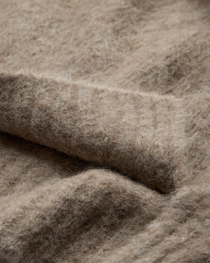 CMKATE – GESTRICKT PULLOVER MIT LOGO-DETAIL IN BEIGE