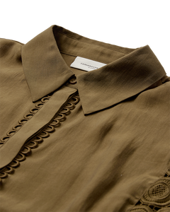 CMMOLLY – HEMD MIT CUT-AND-SEW-SPITZE IN KHAKIGRÜN