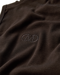 CMSIV – TOP MIT GESTICKTEM LOGO-DETAIL IN BRAUN