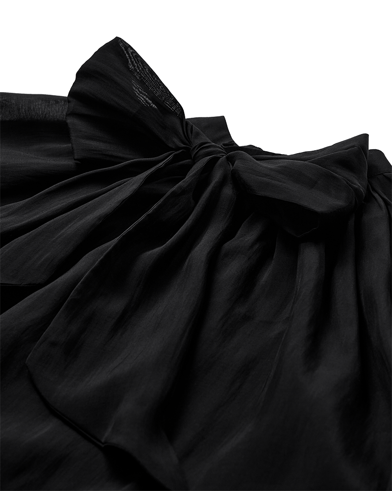 CMTILLY – BLUSE MIT SCHLEIFENDETAIL IN SCHWARZ