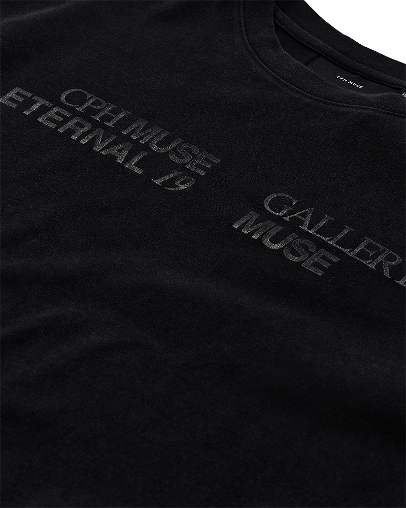 CMMUSE - T-SHIRT IN SCHWARZ