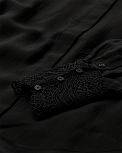 CMMOLLY – HEMD MIT CUT-AND-SEW-SPITZE IN SCHWARZ