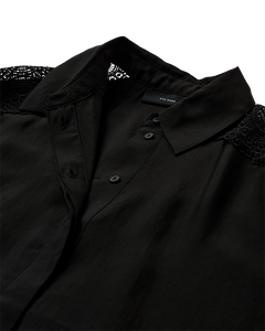 CMMOLLY – HEMD MIT CUT-AND-SEW-SPITZE IN SCHWARZ