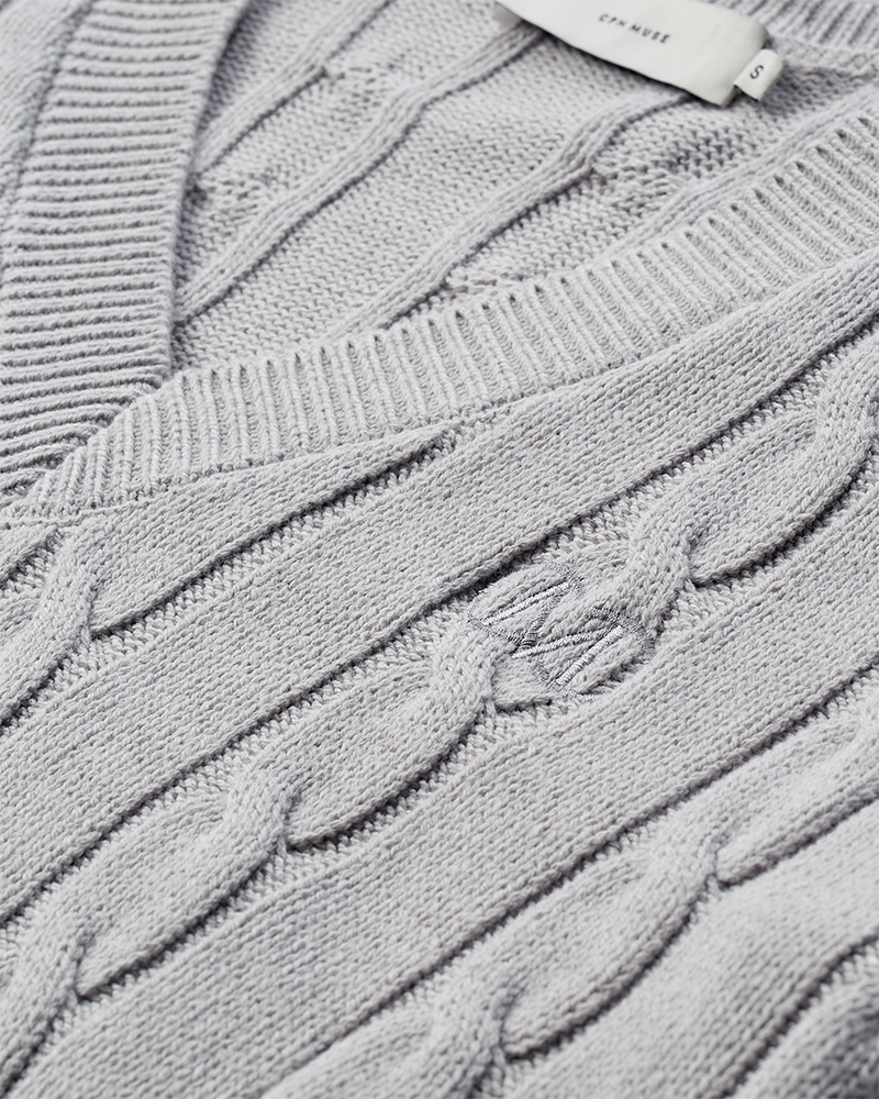 CMKOTOM – ZOPFSTRICKPULLOVER IN GRAU