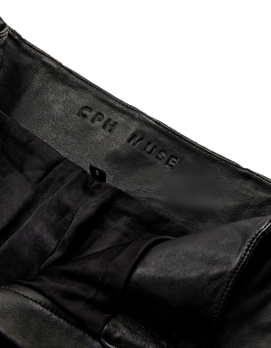 CMROYAL – LEDERSHORTS IN SCHWARZ