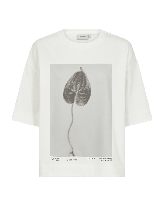 CMMUSE – T-SHIRT MIT PRINT IN WOLLWEISS
